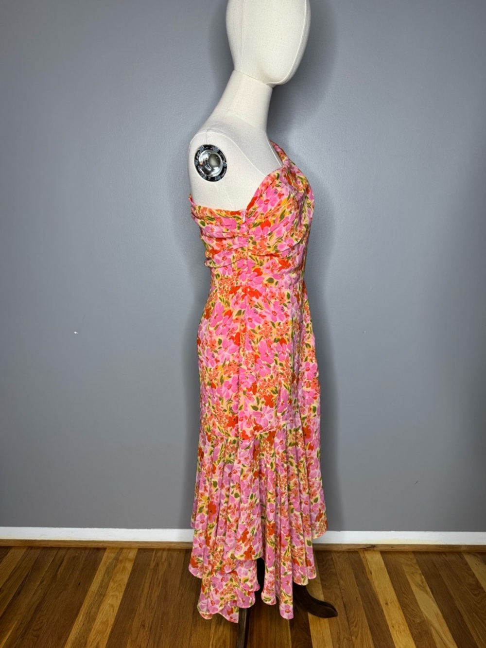 ASTR The Label One Shoulder Santorini Dress in Pink Multi Floral. - Picture 5 of 8